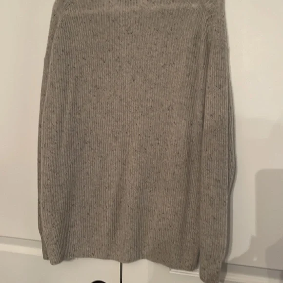 Line Sweater - Picture 7 of 7